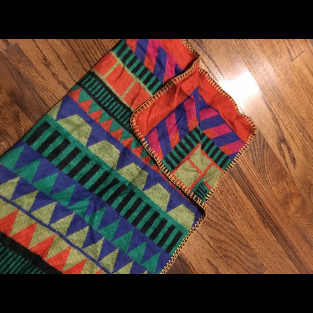 Aztec Scarf - Picture 3 of 3